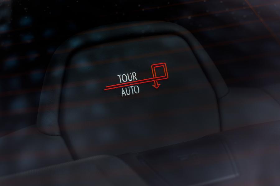 Детали интерьера BMW M4 Coupe Tour Auto Edition (F82) 2016 года  (FR) (фото 13 из 19)